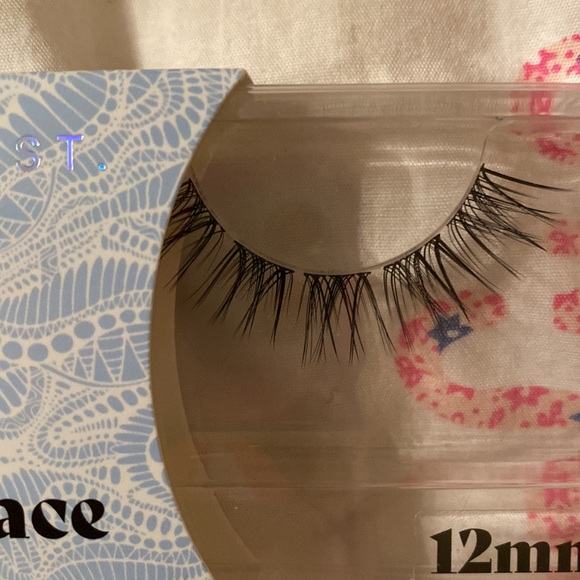 Lilac lashes 12 mm - Picture 3 of 4